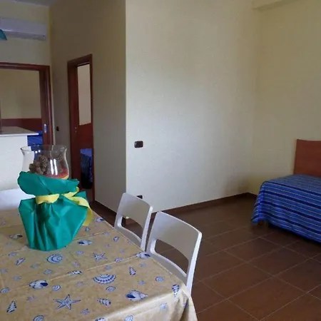 Bandiera Gialla Aparthotel